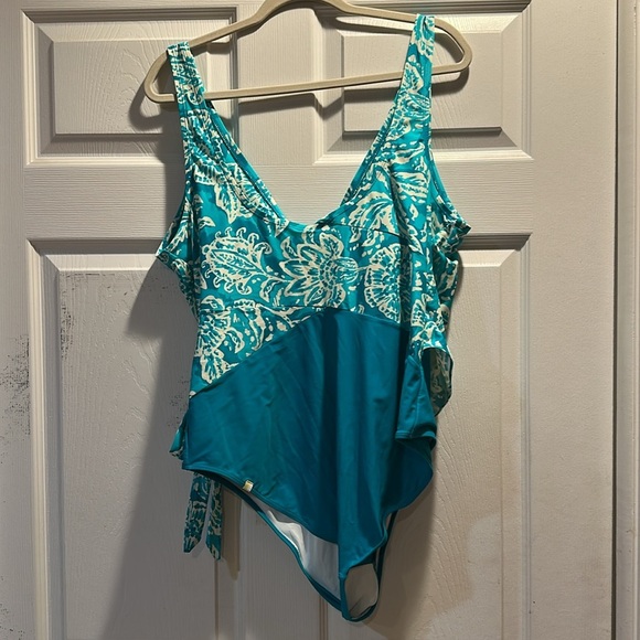 L.L. Bean x Summersalt The Perfect Wrap One Piece Swimsuit 22 Plus Batik - Picture 8 of 11